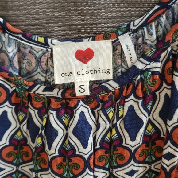 Cold Shoulder Shirt - Picture 3 of 6